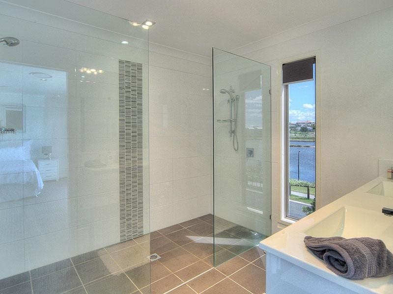 12 South Bay Drive, Varsity Lakes QLD 4227