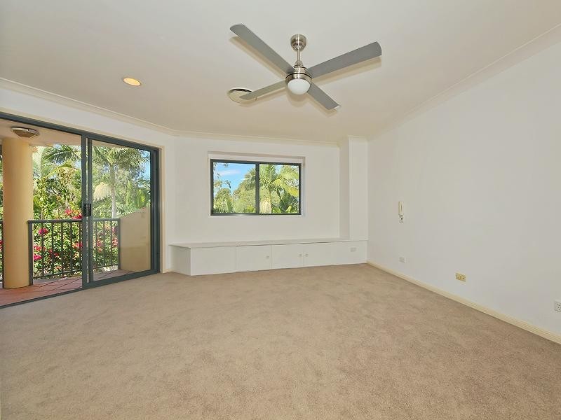 3/125 Santa Cruz Boulevard, Clear Island Waters QLD 4226