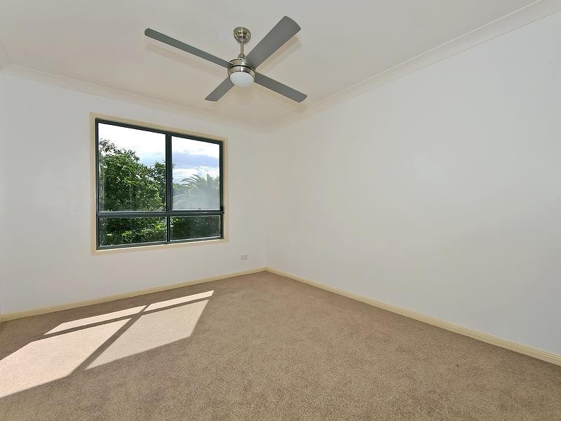 3/125 Santa Cruz Boulevard, Clear Island Waters QLD 4226