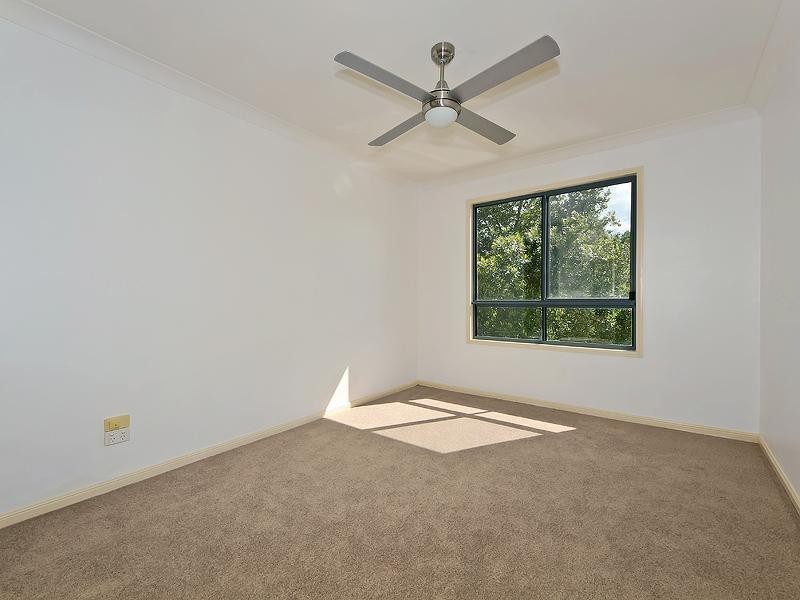 3/125 Santa Cruz Boulevard, Clear Island Waters QLD 4226