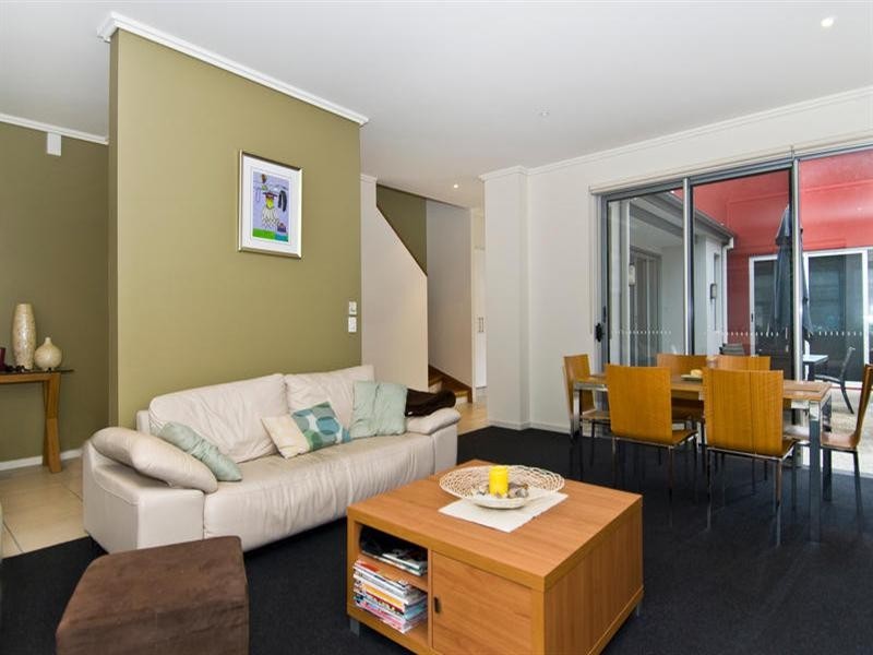 20 Lader Terrace, Varsity Lakes QLD 4227