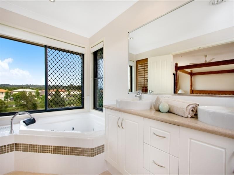 14 Comore Drive, Varsity Lakes QLD 4227