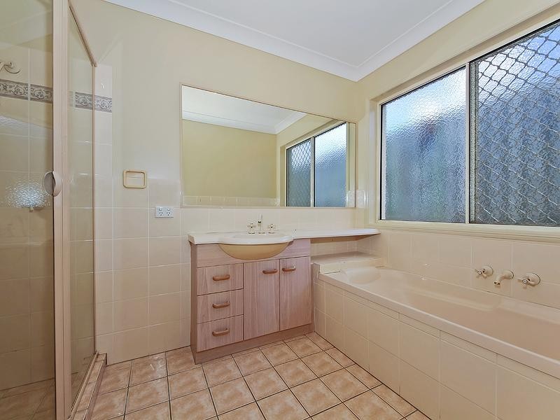 8 Red Ash Court, Merrimac QLD 4226