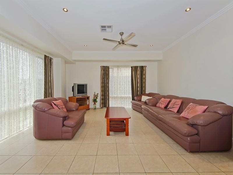 66 Azzurra Drive, Varsity Lakes QLD 4227