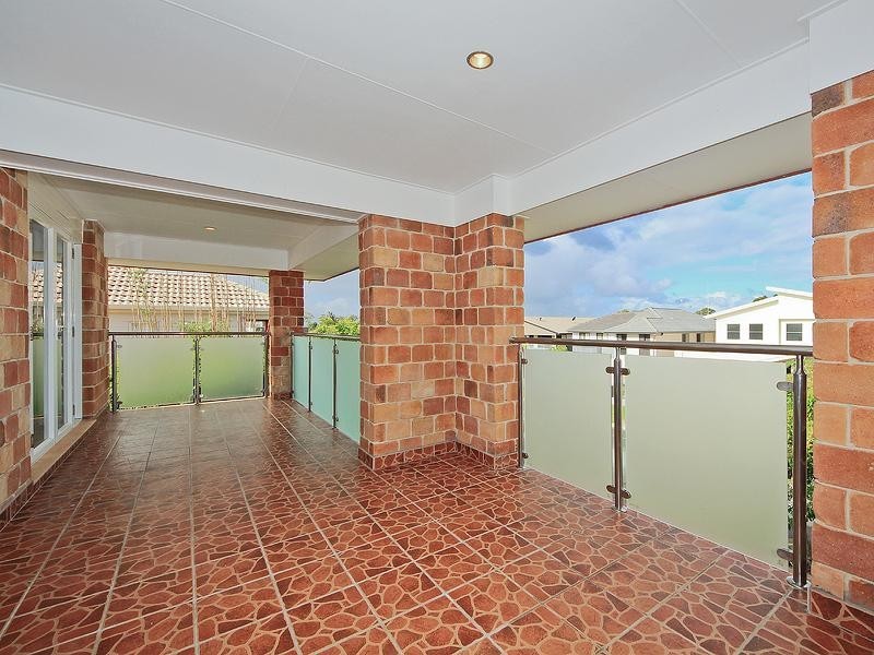 66 Azzurra Drive, Varsity Lakes QLD 4227