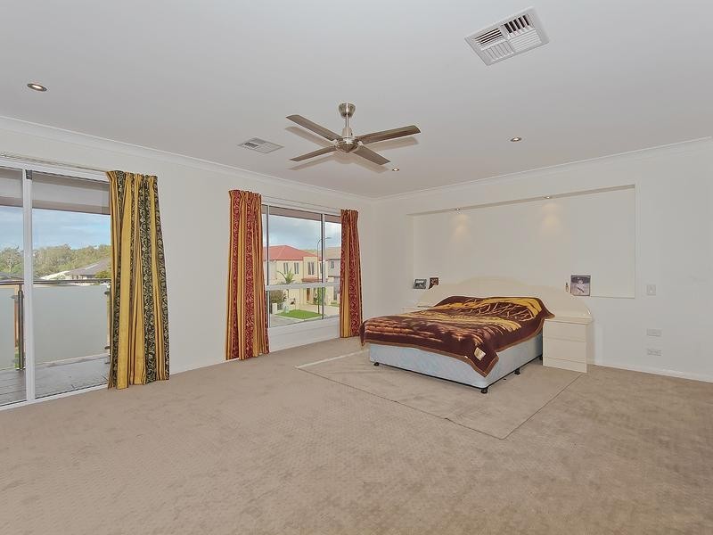 66 Azzurra Drive, Varsity Lakes QLD 4227