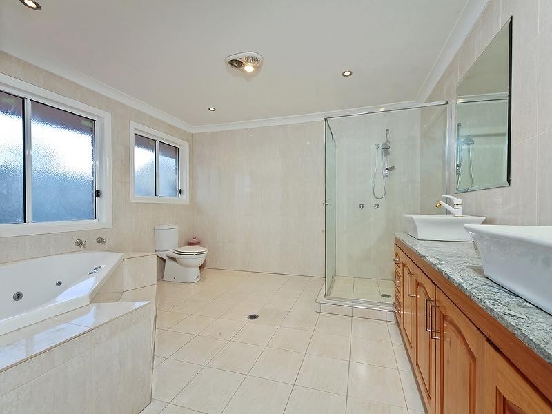 66 Azzurra Drive, Varsity Lakes QLD 4227