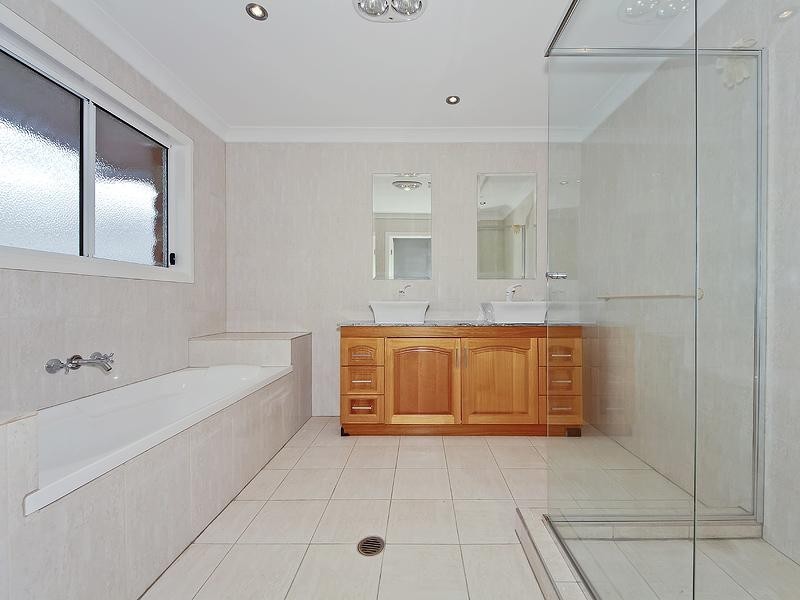 66 Azzurra Drive, Varsity Lakes QLD 4227