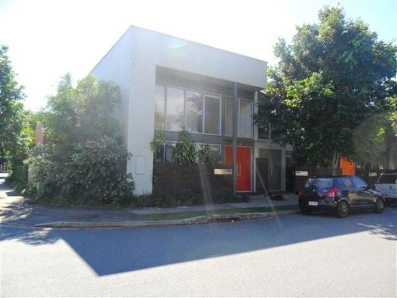 2 Watts Drive, Varsity Lakes QLD 4227