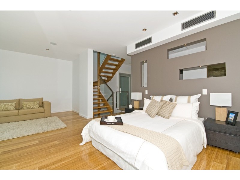 94 Pacific Parade, Bilinga QLD 4225