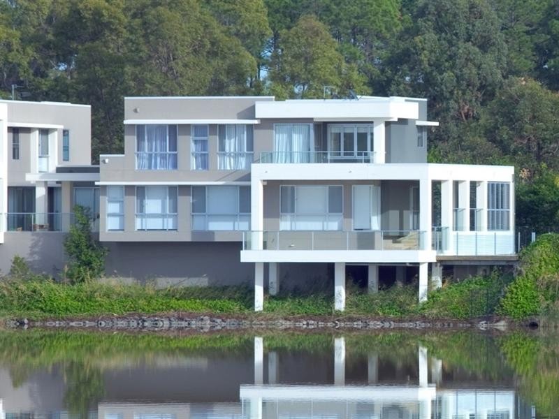 Villa 2/255 Varsity Parade, Varsity Lakes QLD 4227