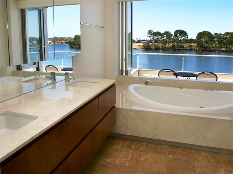 Villa 2/255 Varsity Parade, Varsity Lakes QLD 4227