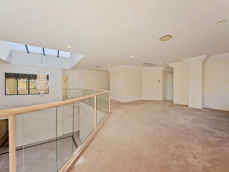 30 Witt Avenue, Carrara QLD 4211