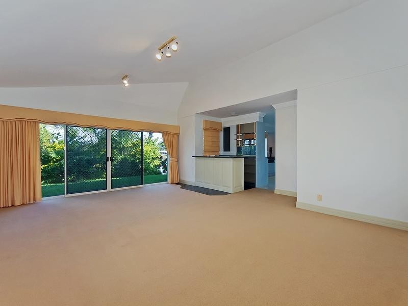 80 Cabana Boulevard, Benowa QLD 4217