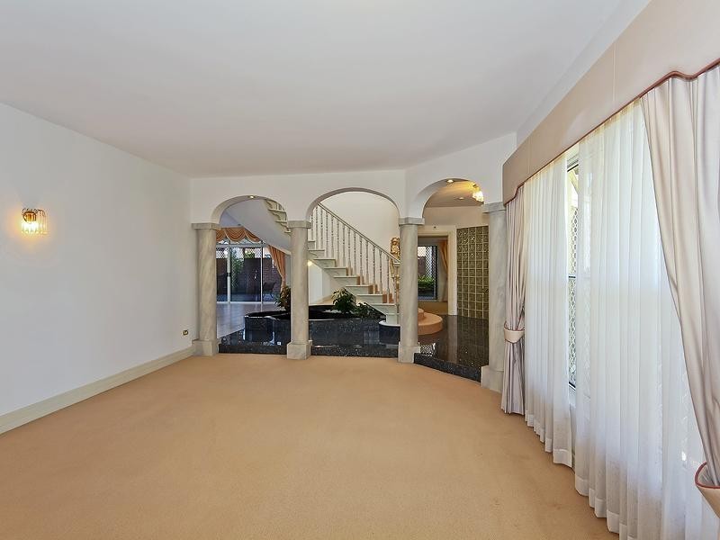 80 Cabana Boulevard, Benowa QLD 4217