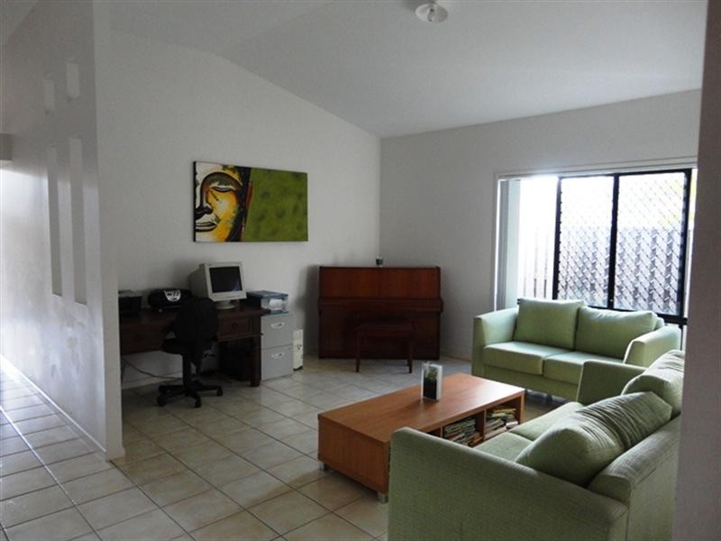 11 Windemere Crescent, Varsity Lakes QLD 4227