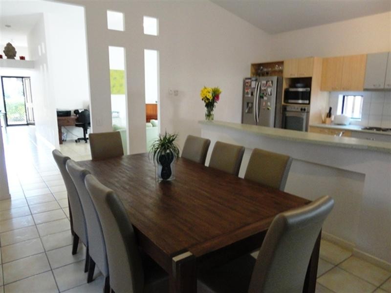 11 Windemere Crescent, Varsity Lakes QLD 4227