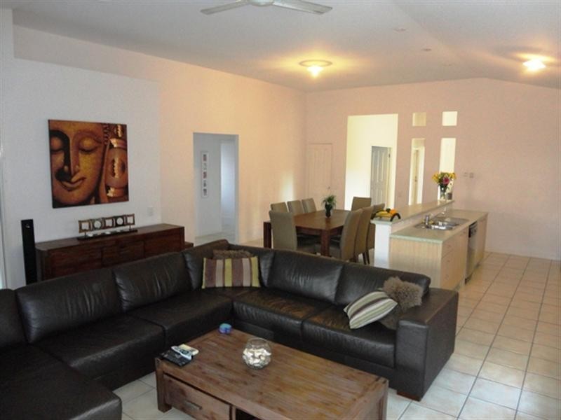 11 Windemere Crescent, Varsity Lakes QLD 4227