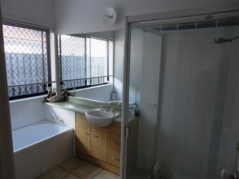 11 Windemere Crescent, Varsity Lakes QLD 4227