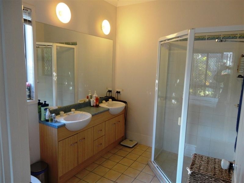 11 Windemere Crescent, Varsity Lakes QLD 4227