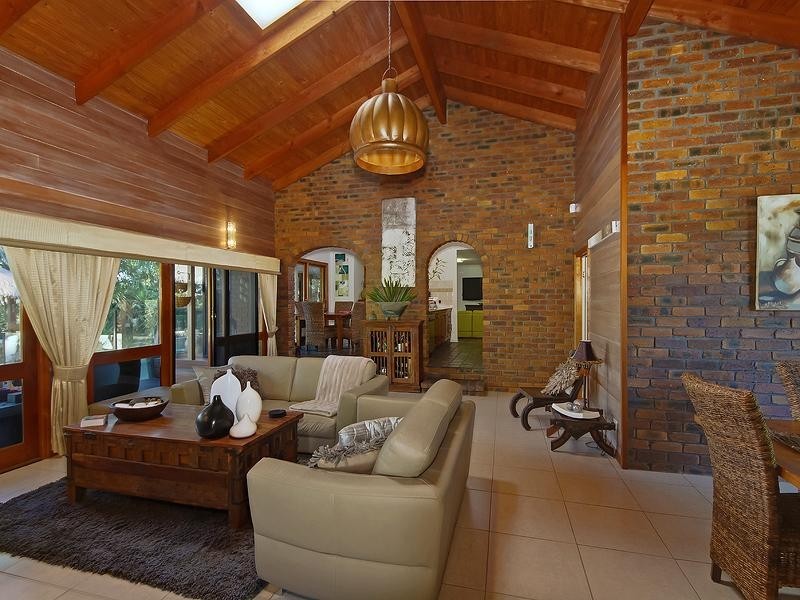 76 Wallaby Drive, Mudgeeraba QLD 4213