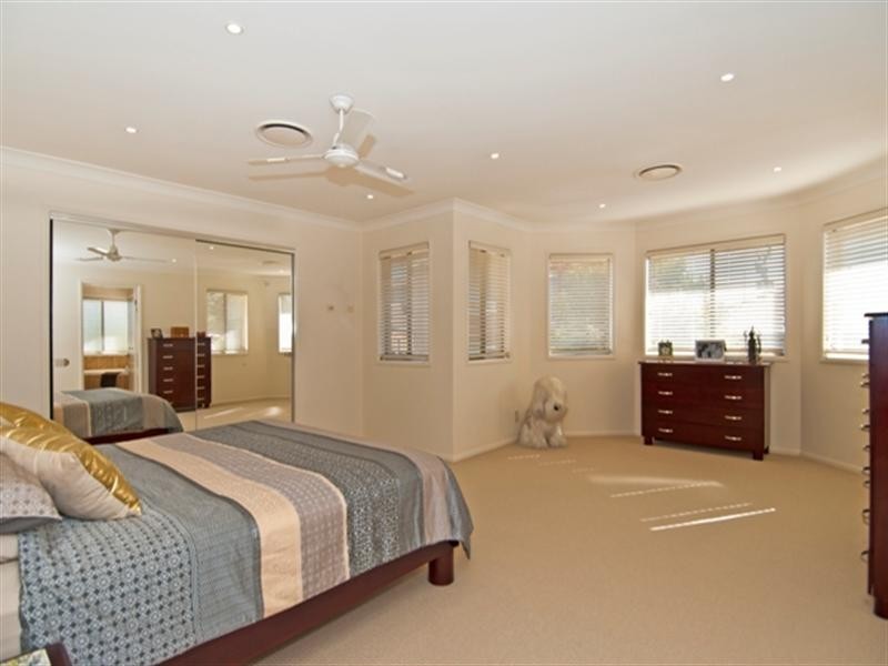 13 Moyenne Crescent, Varsity Lakes QLD 4227