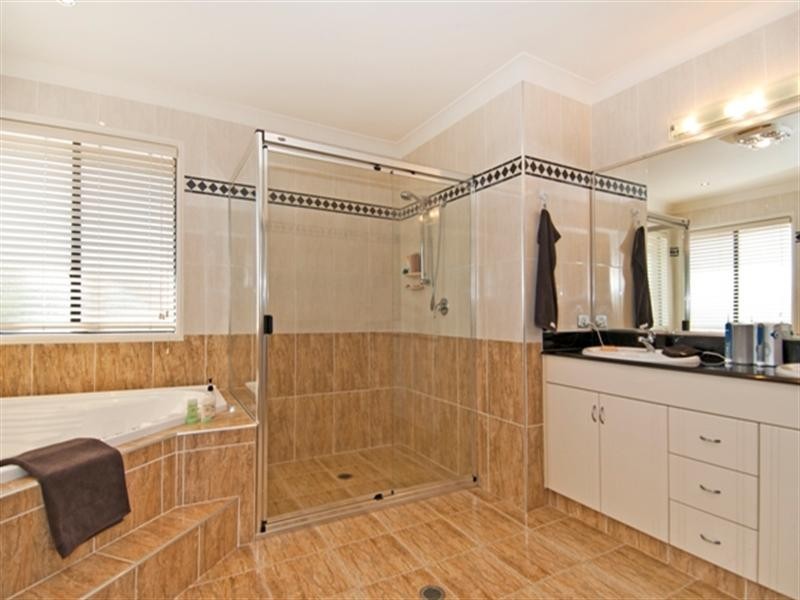 13 Moyenne Crescent, Varsity Lakes QLD 4227