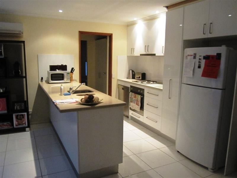 1/16 Wirth Terrace, Highland Park QLD 4211