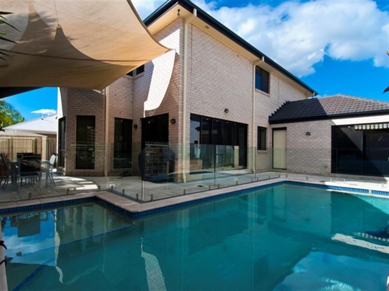 13 MOYENNE Crescent, Varsity Lakes QLD 4227