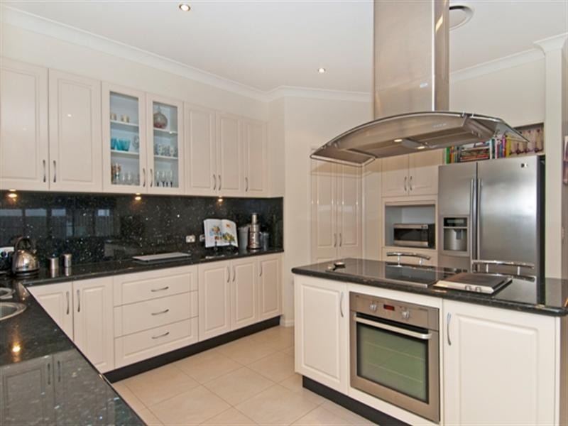 13 MOYENNE Crescent, Varsity Lakes QLD 4227