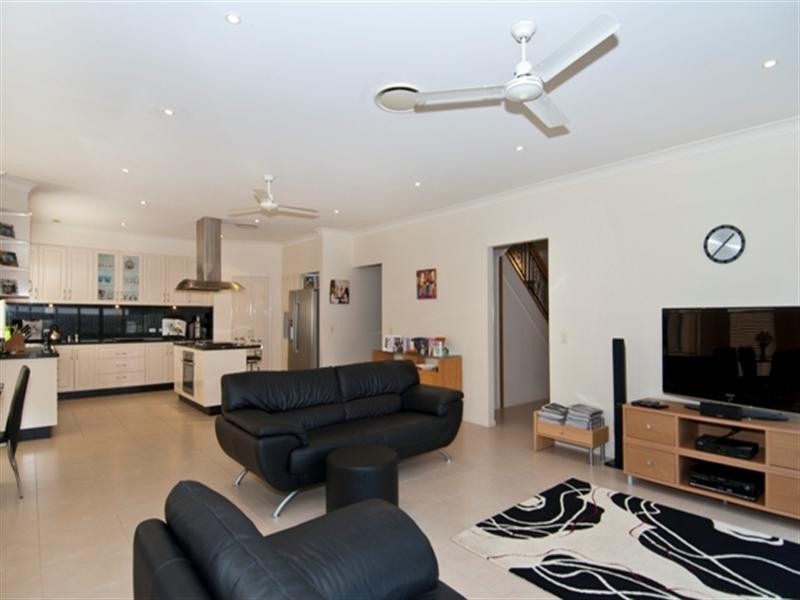 13 MOYENNE Crescent, Varsity Lakes QLD 4227