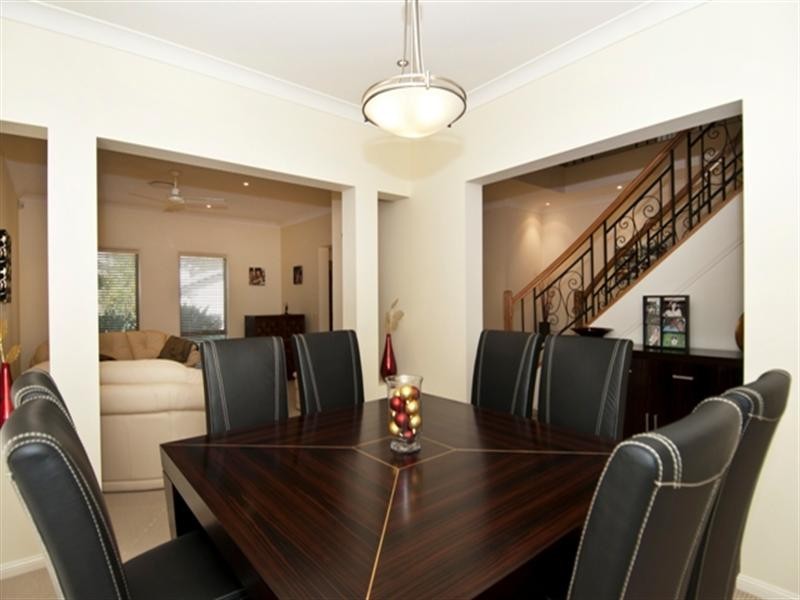 13 MOYENNE Crescent, Varsity Lakes QLD 4227