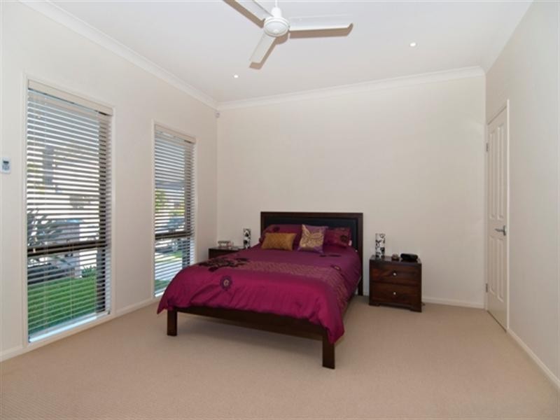 13 MOYENNE Crescent, Varsity Lakes QLD 4227