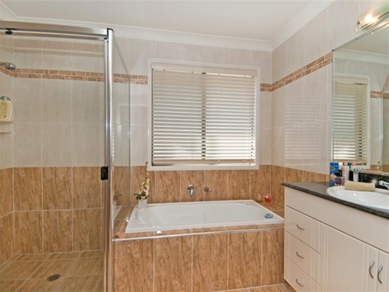 13 MOYENNE Crescent, Varsity Lakes QLD 4227