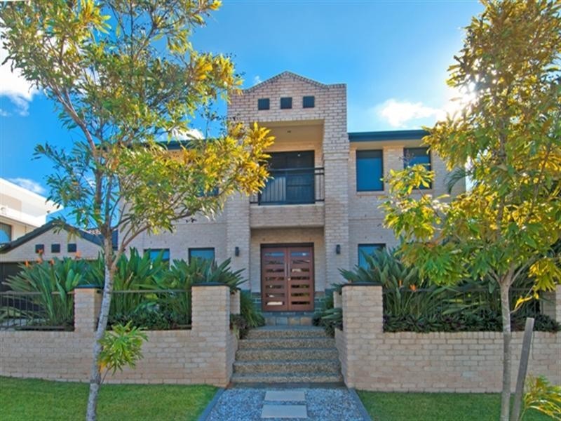 13 MOYENNE Crescent, Varsity Lakes QLD 4227