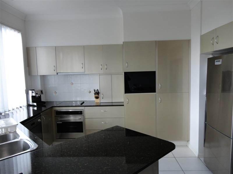 2/8 Blue Ridge Crescent, Varsity Lakes QLD 4227