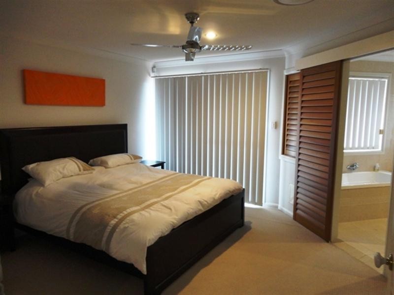 2/8 Blue Ridge Crescent, Varsity Lakes QLD 4227