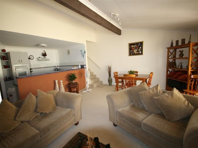 1/255 Christine Avenue, Varsity Lakes QLD 4227