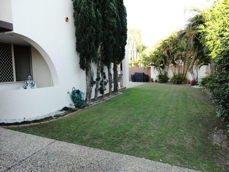 42 Beauty Point Drive, Robina QLD 4226