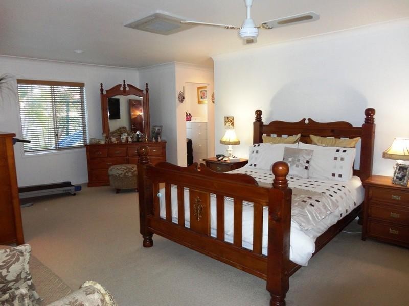 42 Beauty Point Drive, Robina QLD 4226