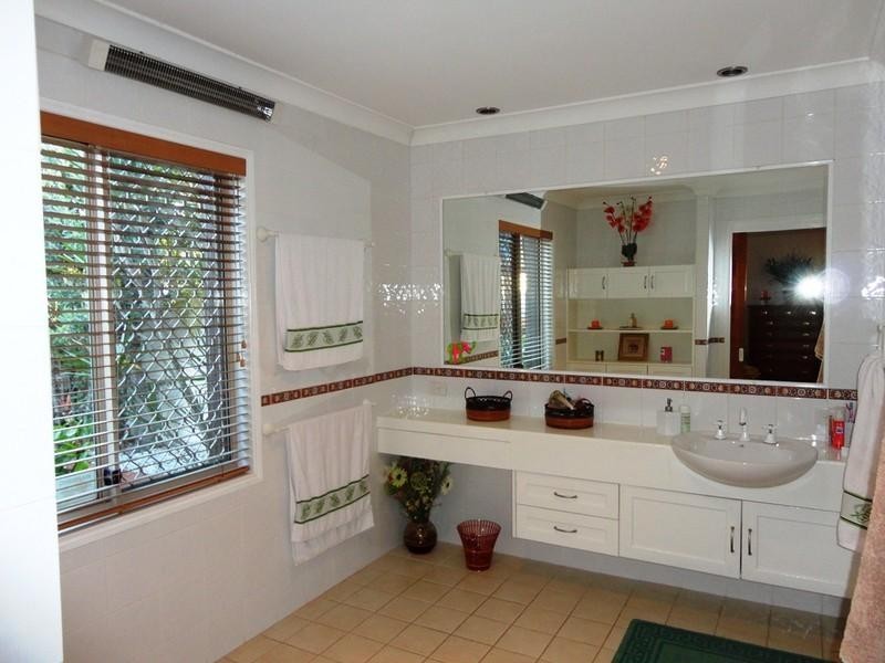 42 Beauty Point Drive, Robina QLD 4226