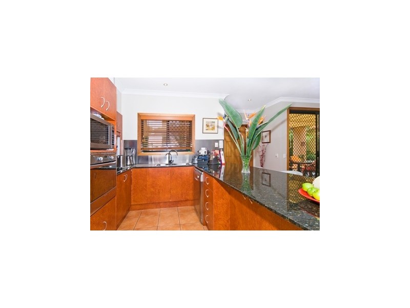 2/27 Beachcomber Court, Burleigh Waters QLD 4220