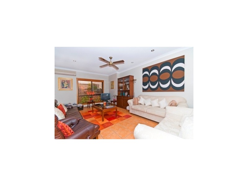 2/27 Beachcomber Court, Burleigh Waters QLD 4220