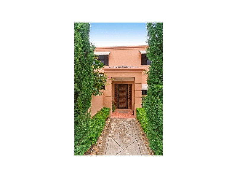2/27 Beachcomber Court, Burleigh Waters QLD 4220