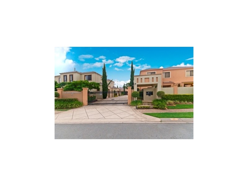 2/27 Beachcomber Court, Burleigh Waters QLD 4220