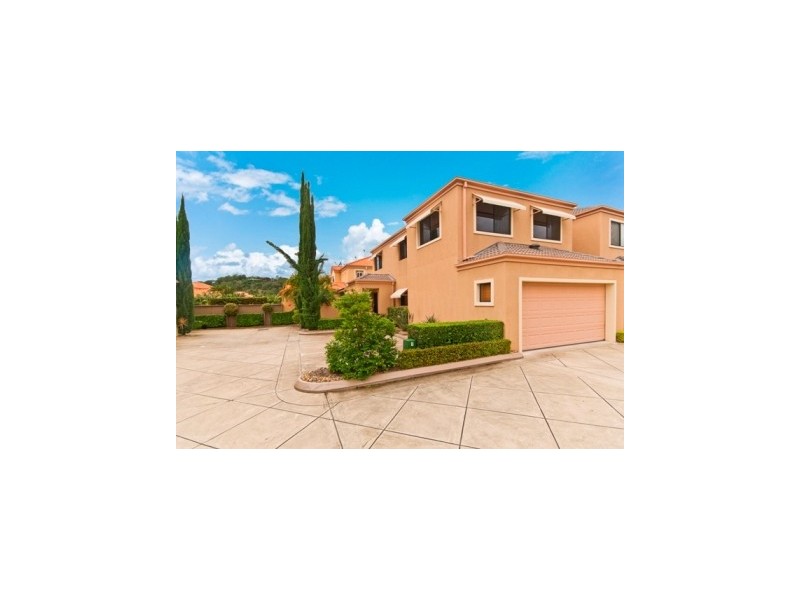 2/27 Beachcomber Court, Burleigh Waters QLD 4220