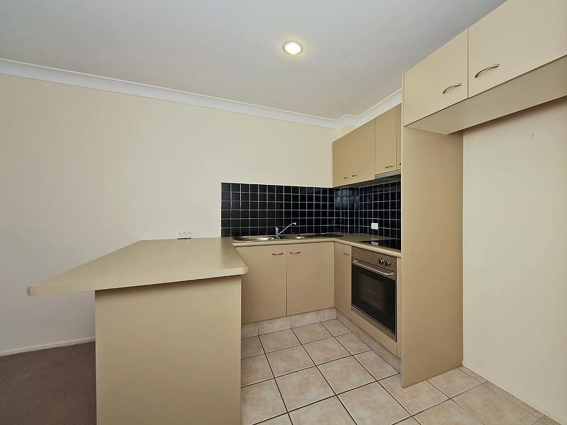 2/7 Sunset Boulevard, Surfers Paradise QLD 4217