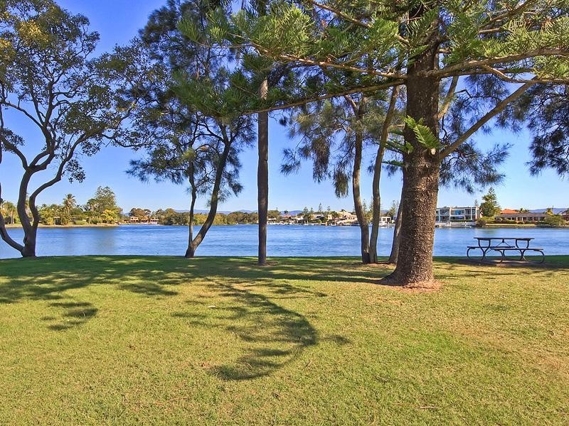 2/7 Sunset Boulevard, Surfers Paradise QLD 4217