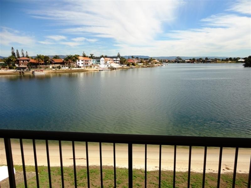 5/3 Jodie Court, Mermaid Waters QLD 4218