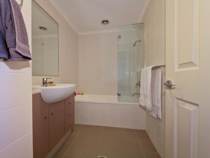 11/1 Riverwalk Avenue, Robina QLD 4226